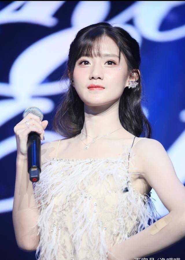 暖心王子异被姐妹花陈意涵李子璇"眷顾",对陈立农也很贴心_王琳凯