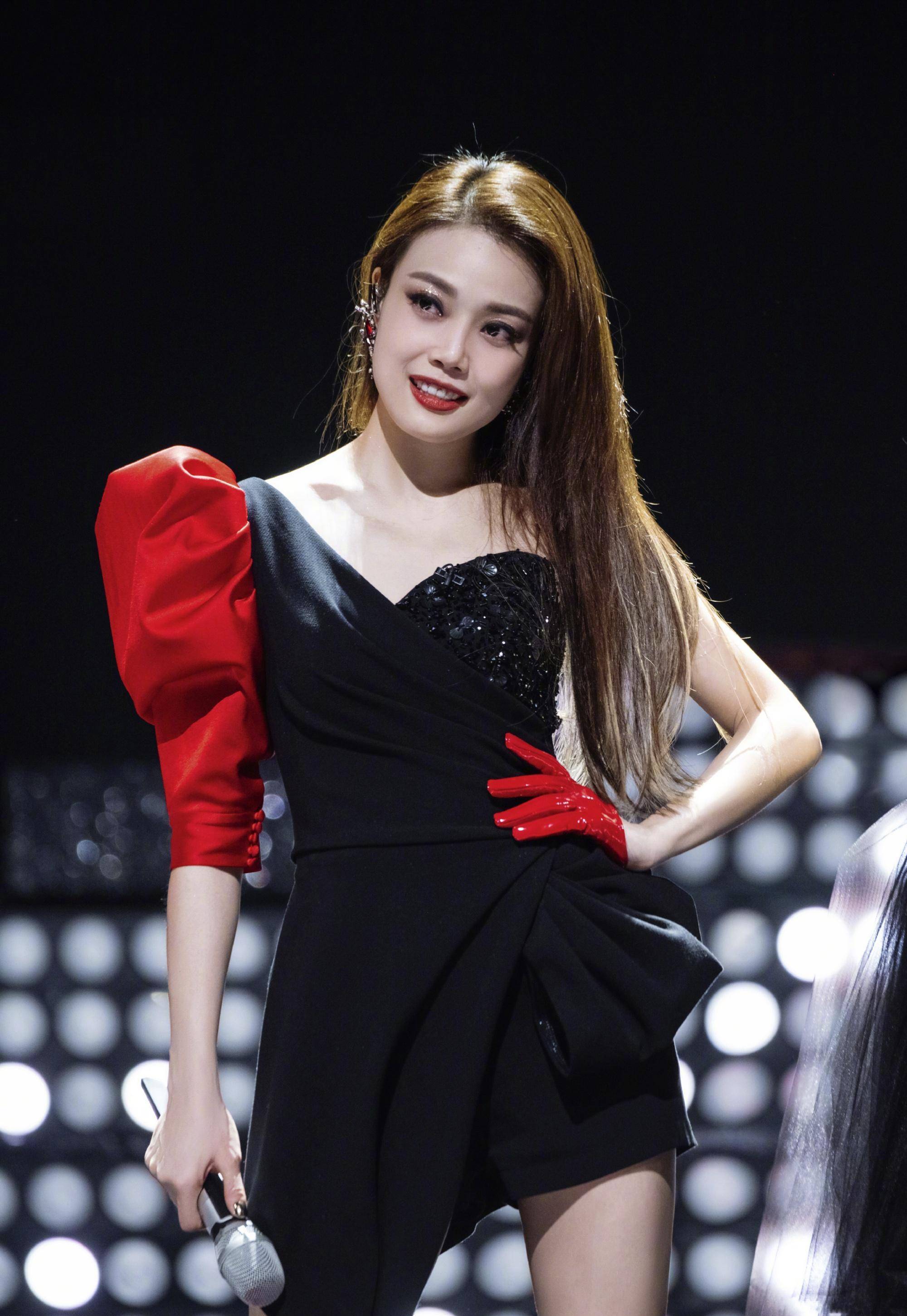 《乘风破浪的姐姐2》播出,网友根据关键词猜嘉宾,阵容翻车第一季?