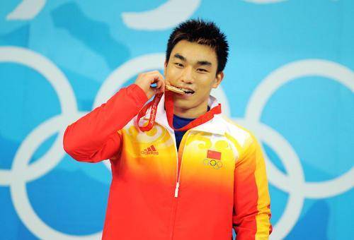 举重天才廖辉:曾四次打破世界纪录,奥运会前无故被换,愤然退役_人生