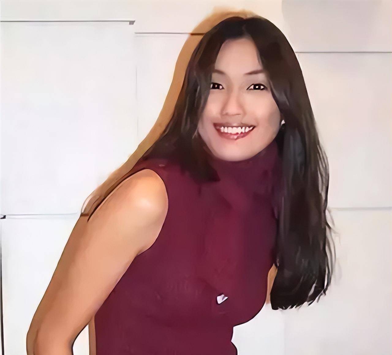 林姮怡凭借完美的身材和漂亮的面孔,不仅出演了《薰衣草》,《高跟鞋之