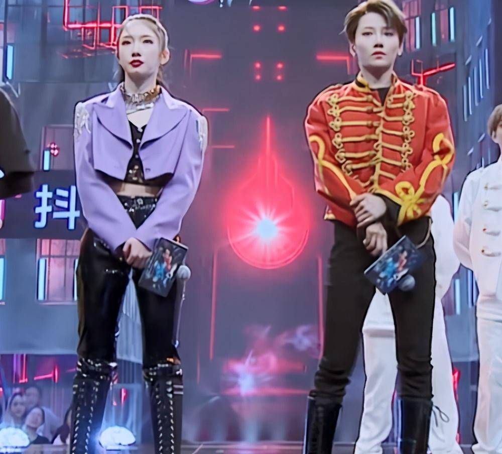 跳女团舞是一绝;刘雨昕是popping专业舞者,是街舞大师林梦的徒弟,在这