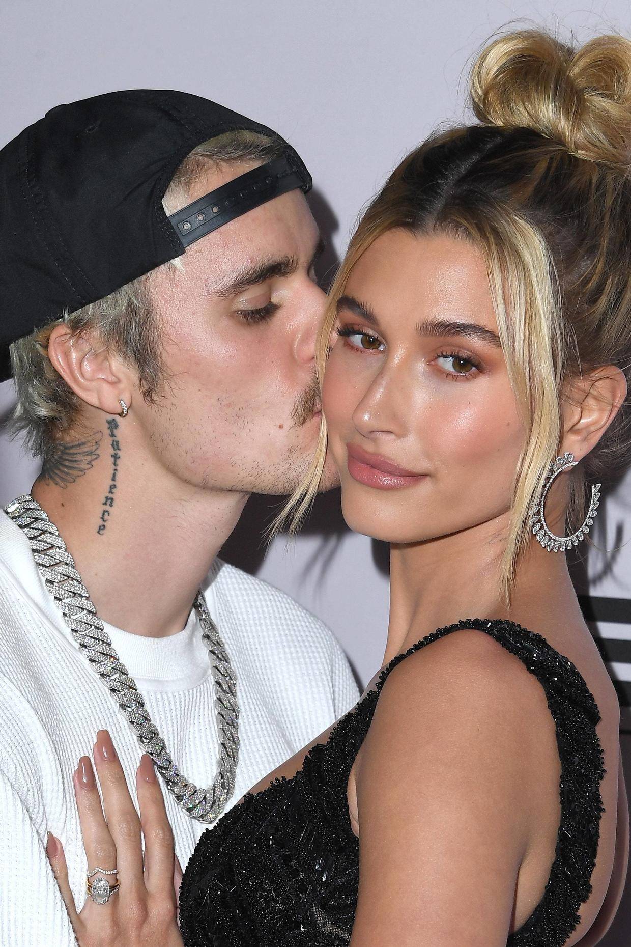 比伯前女友赛琳娜和妻子海莉亲密合照,网友:活久见_全世界_照片_全球