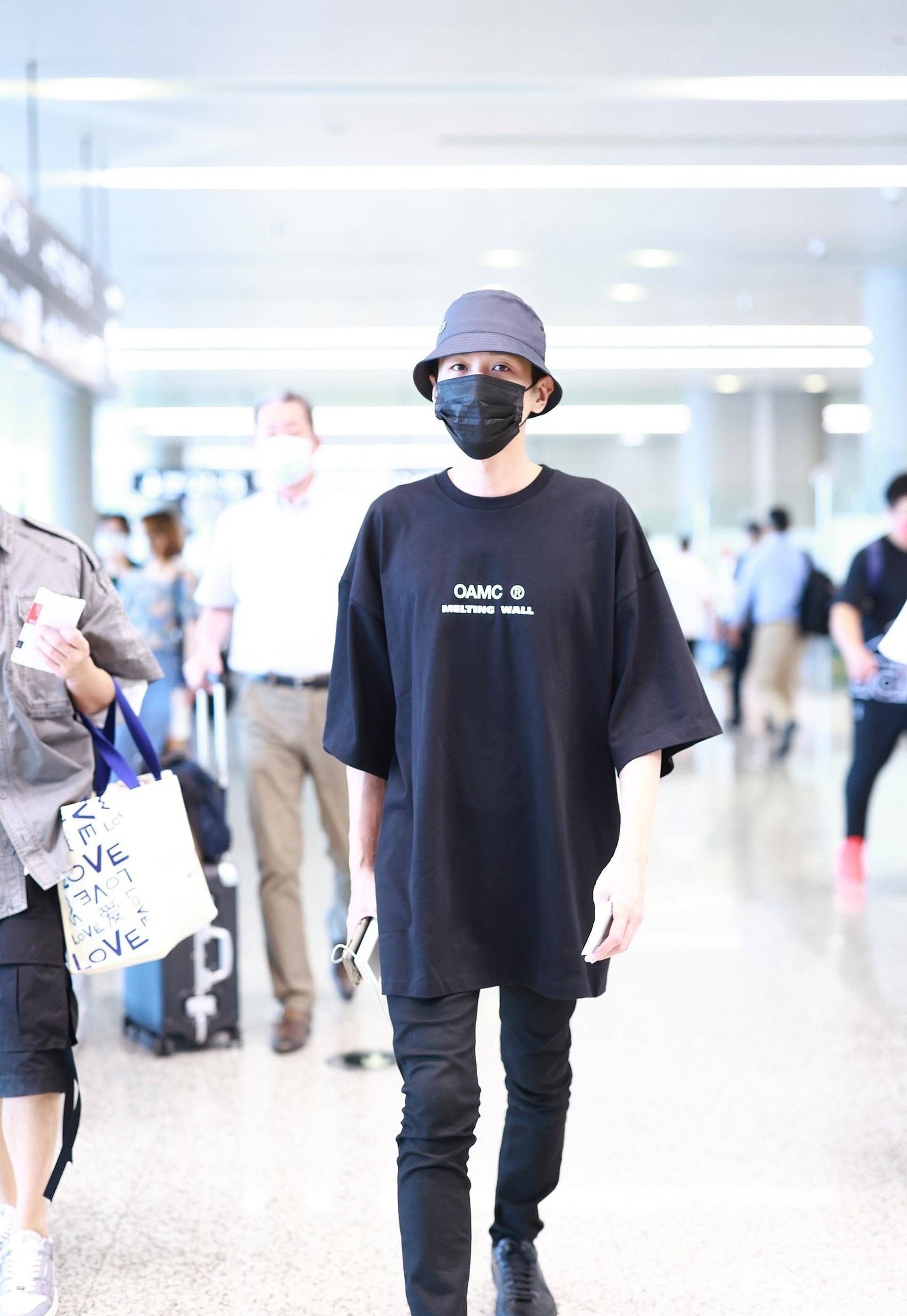 《庆余年》张若昀暴瘦后现身机场,"纸片人"的身形惊吓不少网友_体重