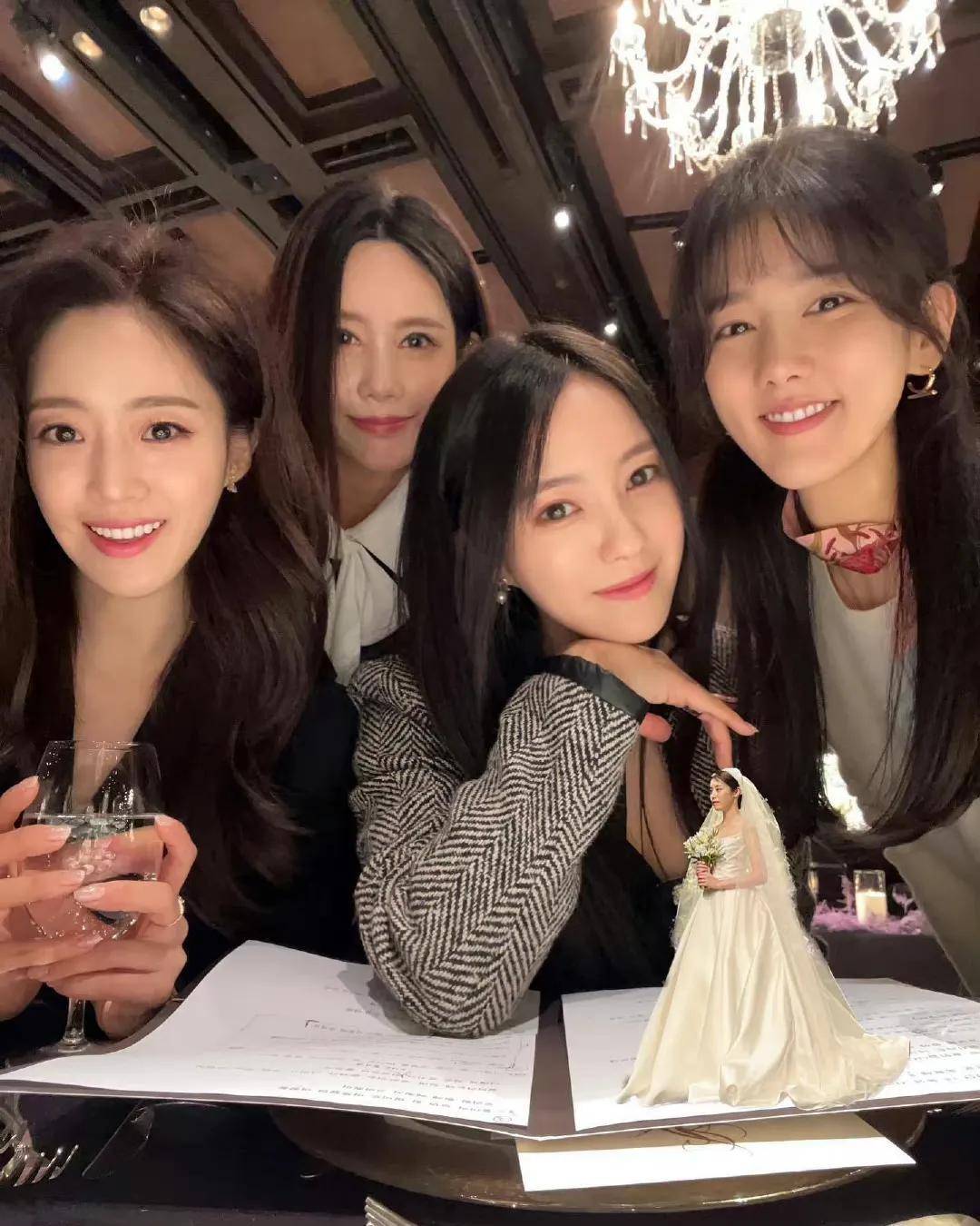 熟悉tara组合的粉丝都知道,在早年出道时期,朴孝敏就一直非常照顾比她