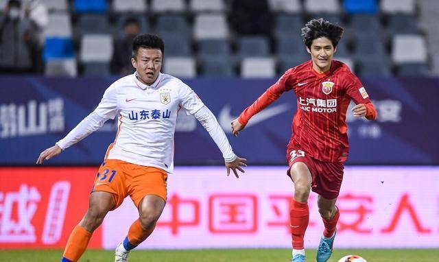 今天的山东泰山阵容并不整齐.最后一轮,贾德森和费莱尼被弃牌.