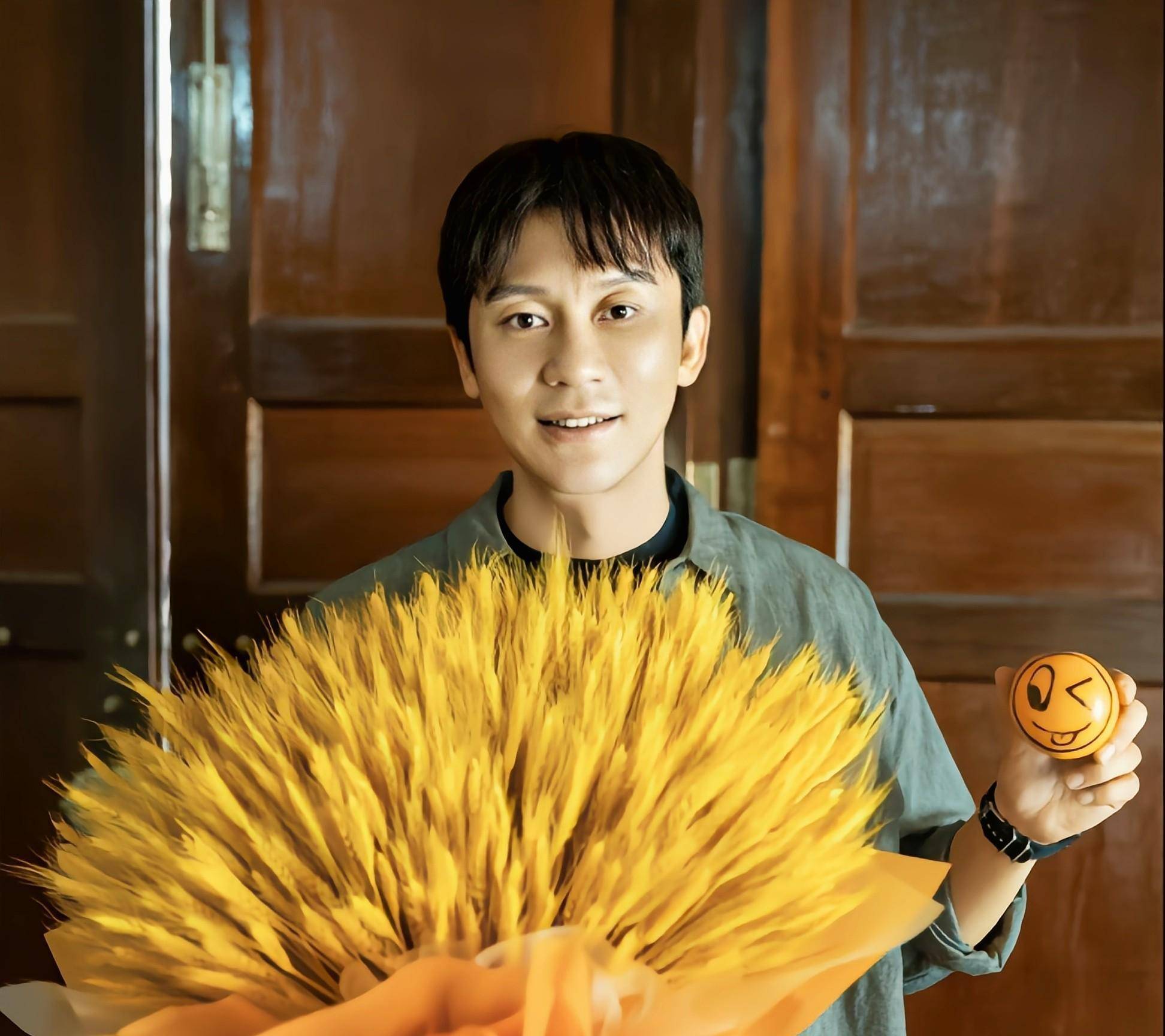 李晨新电影先导海报曝光,与卢靖姗二搭,上演商业争夺战的故事_徐峥