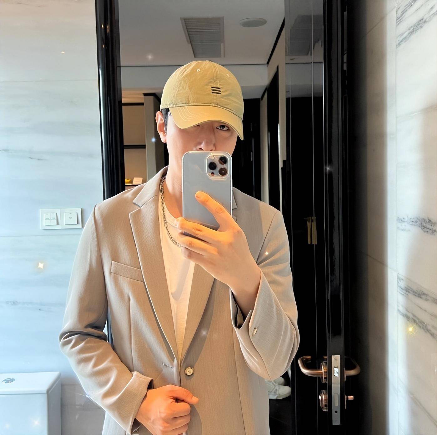 演员高梓淇妈妈因新冠去世,称疫情真的很无情:下辈子还做您儿子