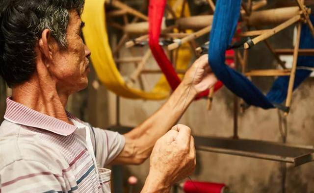 一位汕头"织男"和他背后的美好加工厂_潘锐彬_生活_织女