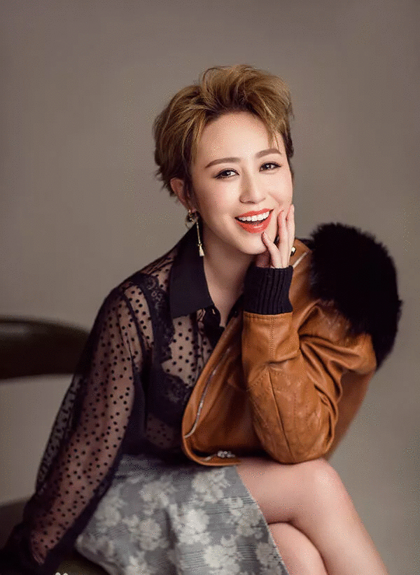 "喜剧女神"马丽:被说加入沈腾感情,下嫁小11岁老公被宠成公主_王琦