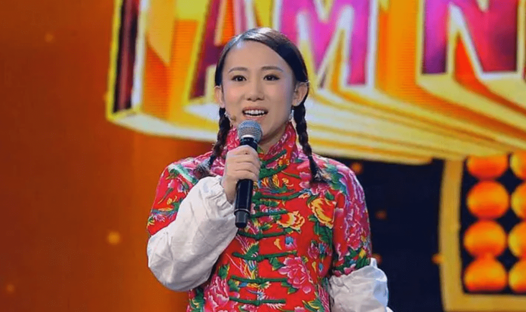 演员丫蛋:2段婚姻,和前夫离婚后嫁给他师弟,如今过得怎样了?