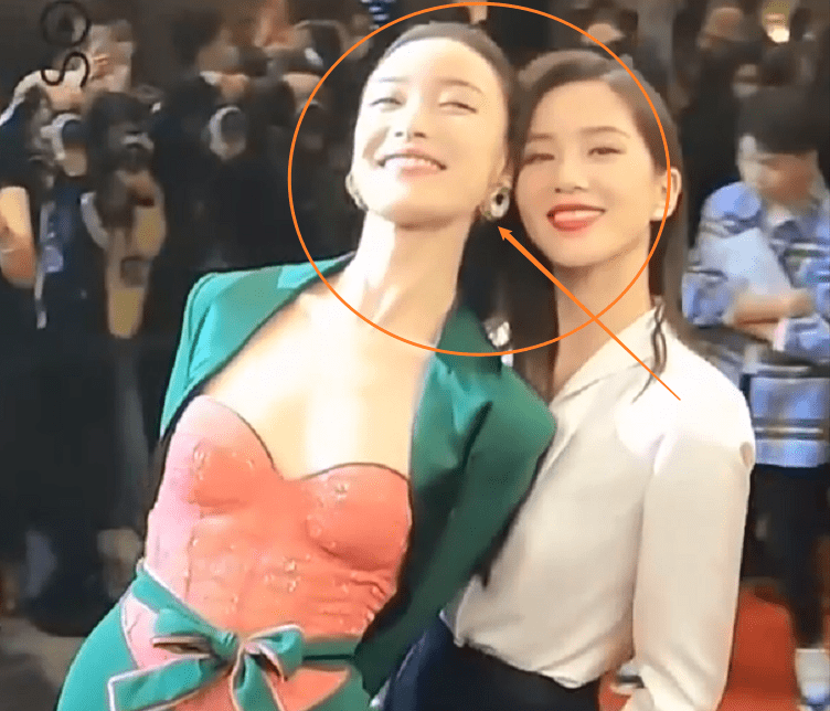 刘诗诗倪妮同框走红毯,细看两人的现场互动,关系亲疏一看便知_女明星