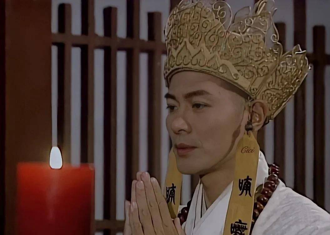 光头难掩江华的秀气面容的唐僧一角硬是吸粉无数.