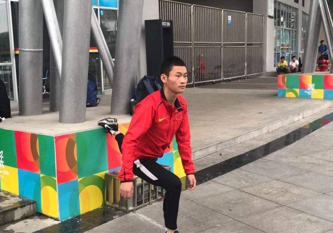 19岁小将飙出佳绩居全国第一,超越同期苏炳添_何宇鸿_比赛_田径