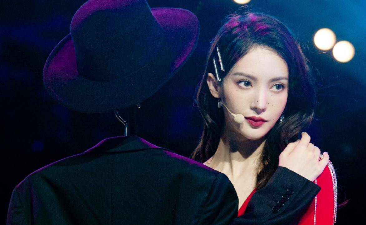 没什么代表作却依旧很火,出道10年的金晨,cp福利还能吃多久?