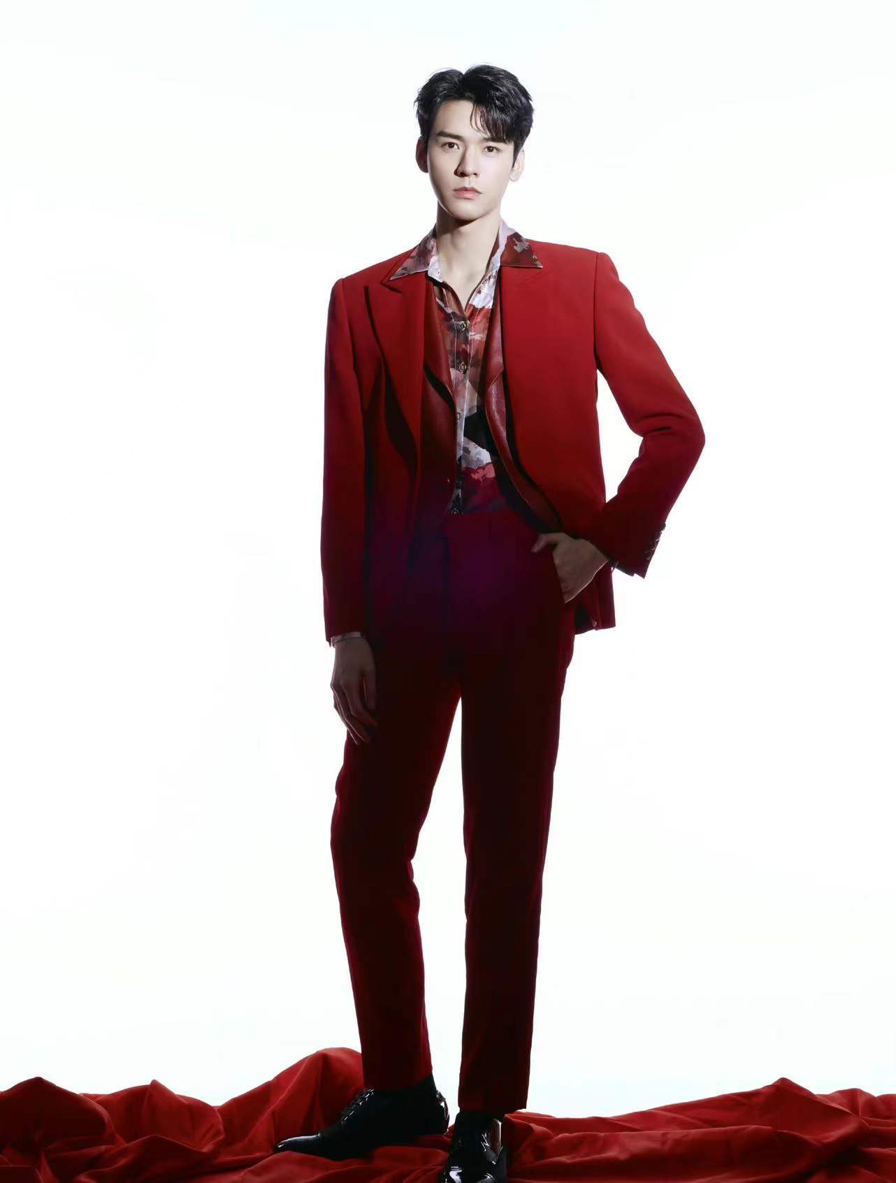 龚俊:四次登上快本,镜头越来越多,录完节目与粉丝互动很暖心_星期六