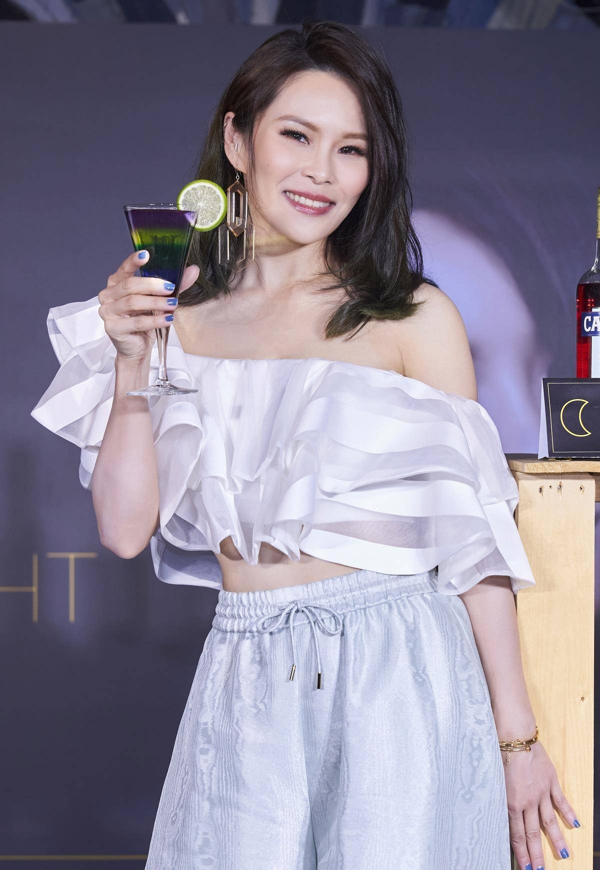 自曝靠交友软件觅桃花,一晚上狂撩11人_周蕙_单身_专辑