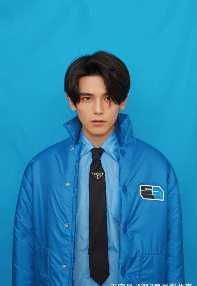 我的天哪?姚弛小时候长的好接地气啊.减