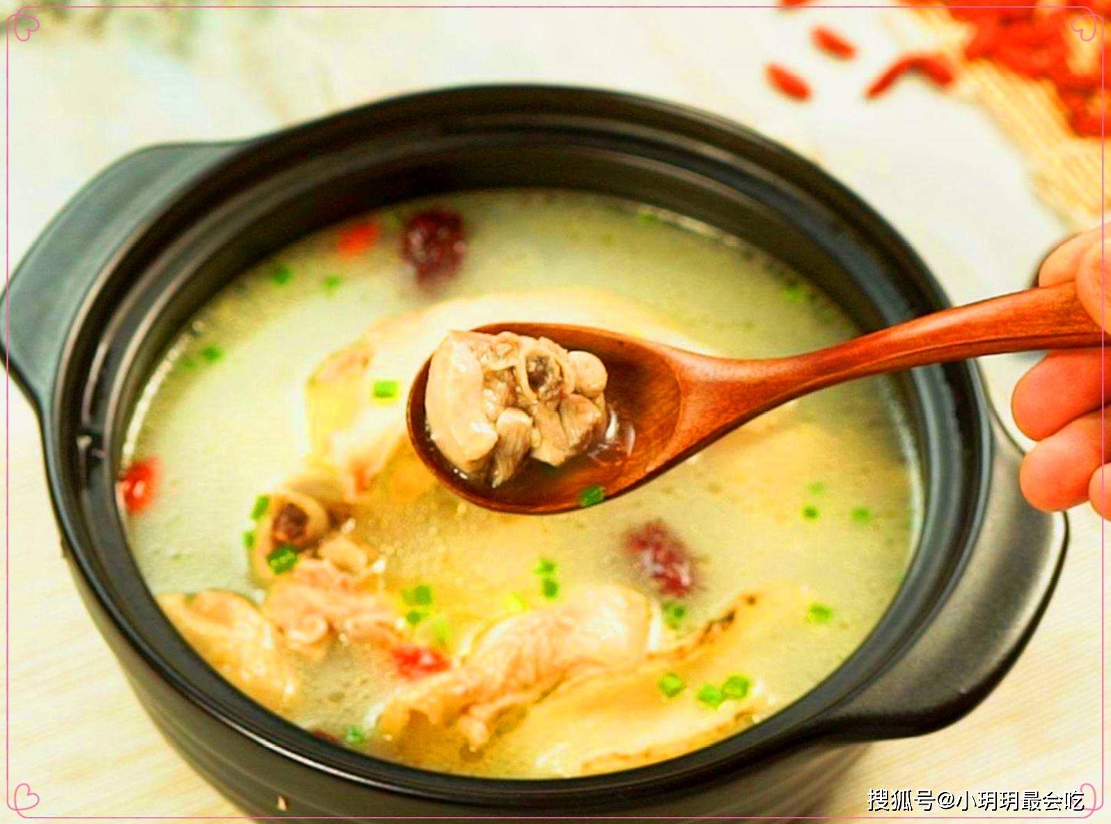 茉莉玻璃鸡片汤:茉莉花与鸡片的舞蹈,汤清鲜,花芳香,鸡肉嫩_清香_美味