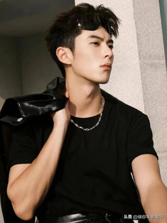 看脸是奶油小生,看身材反差太大,只有这七位男明星真的做到了_鹿晗
