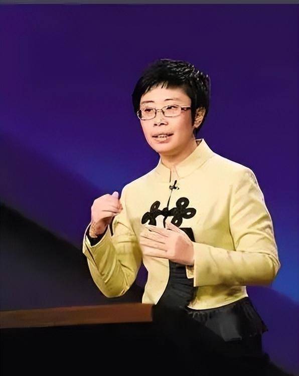 47岁不婚,却坚持追求白头偕老的婚姻,蒙曼老师有理性的女权主义_成绩