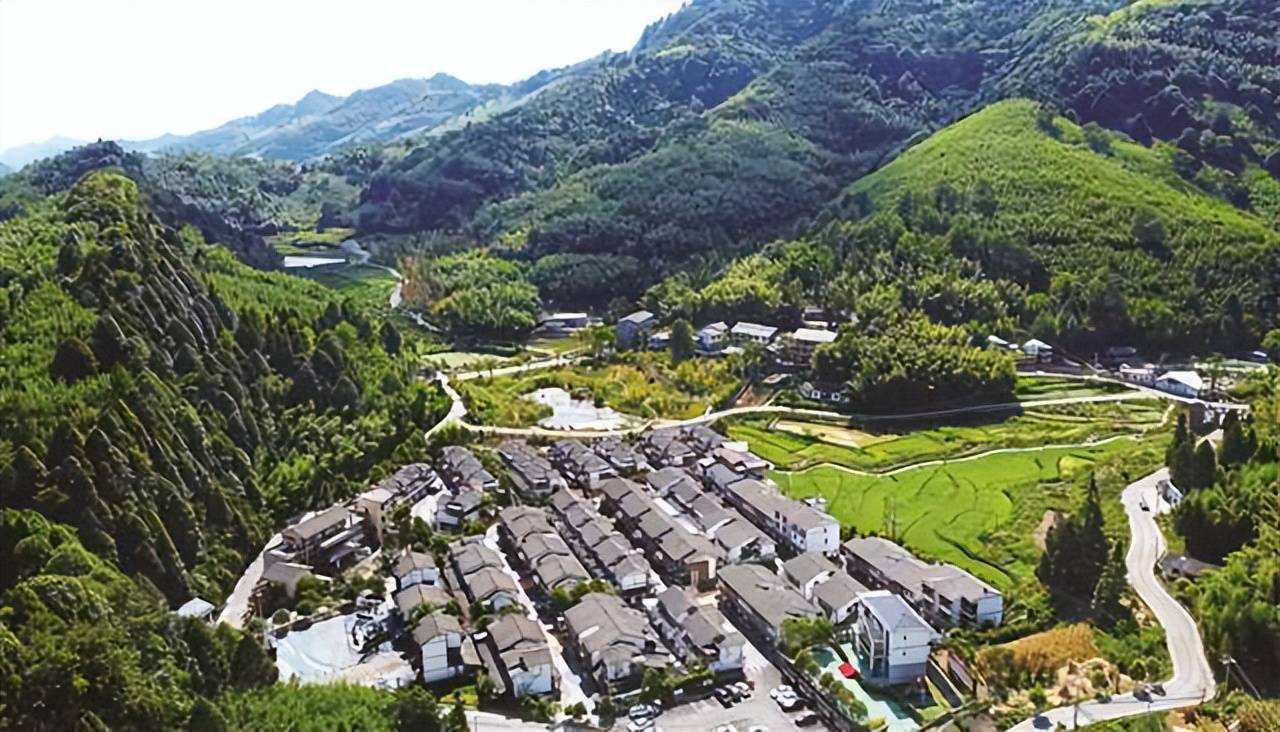 梁平区还把巩固拓展脱贫攻坚成果作为乡村振兴考核重点,完善乡镇(街道