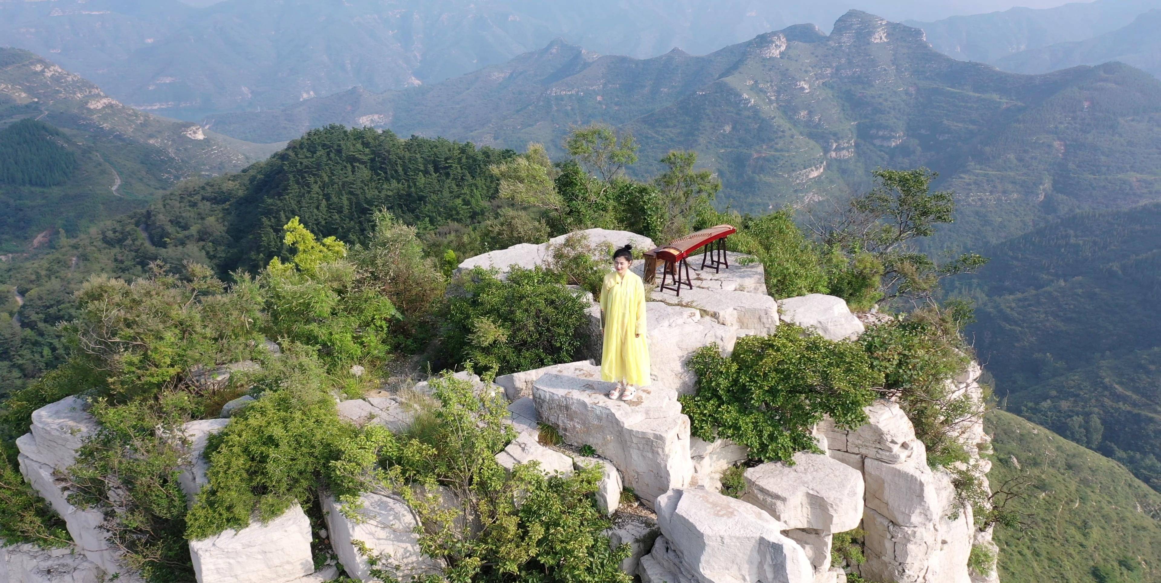 "一条峡谷,三教文化"的天缘谷景区,群山环翠,文化荟聚,气势恢宏,仙气