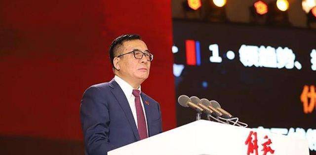 王志才:娶"晴格格"为妻,放着故宫旁的豪宅不住,偏要移民海外_王艳