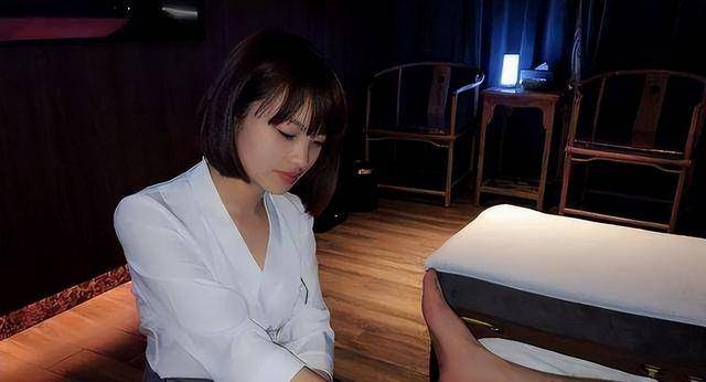 江西女子做足疗上错床,搂住陌生人后失身,男子构成侵犯罪吗_张某_苏某