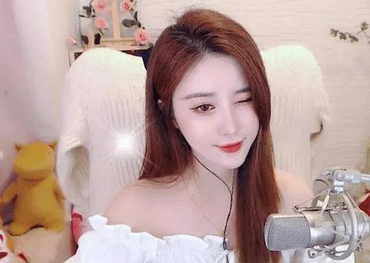 虎牙女主播遭大哥曝光视频!