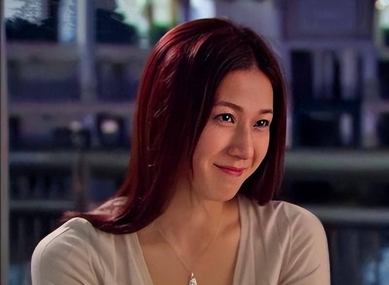 此后又在《溏心风暴》,《护花危情》,《法证先锋》,《巨轮》等著名