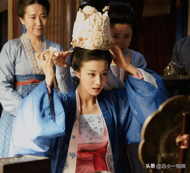 张妼晗的造型,再一次成为众多网友热议的话题,与刘亦