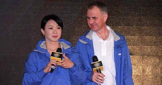 金星罕见带孩子出镜,儿子侧颜超帅,女儿却朴素似路人_汉斯_头发_时候