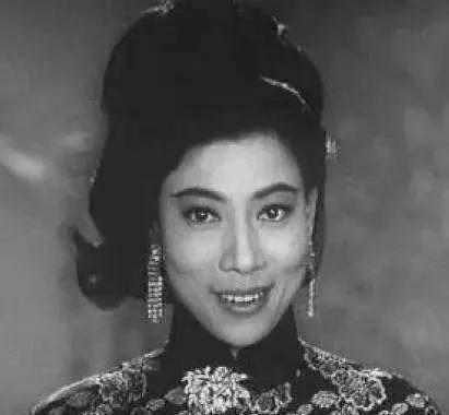 被称为"鬼后"的龙婆罗兰,年轻的时候原来这么好看,但一生未嫁_角色