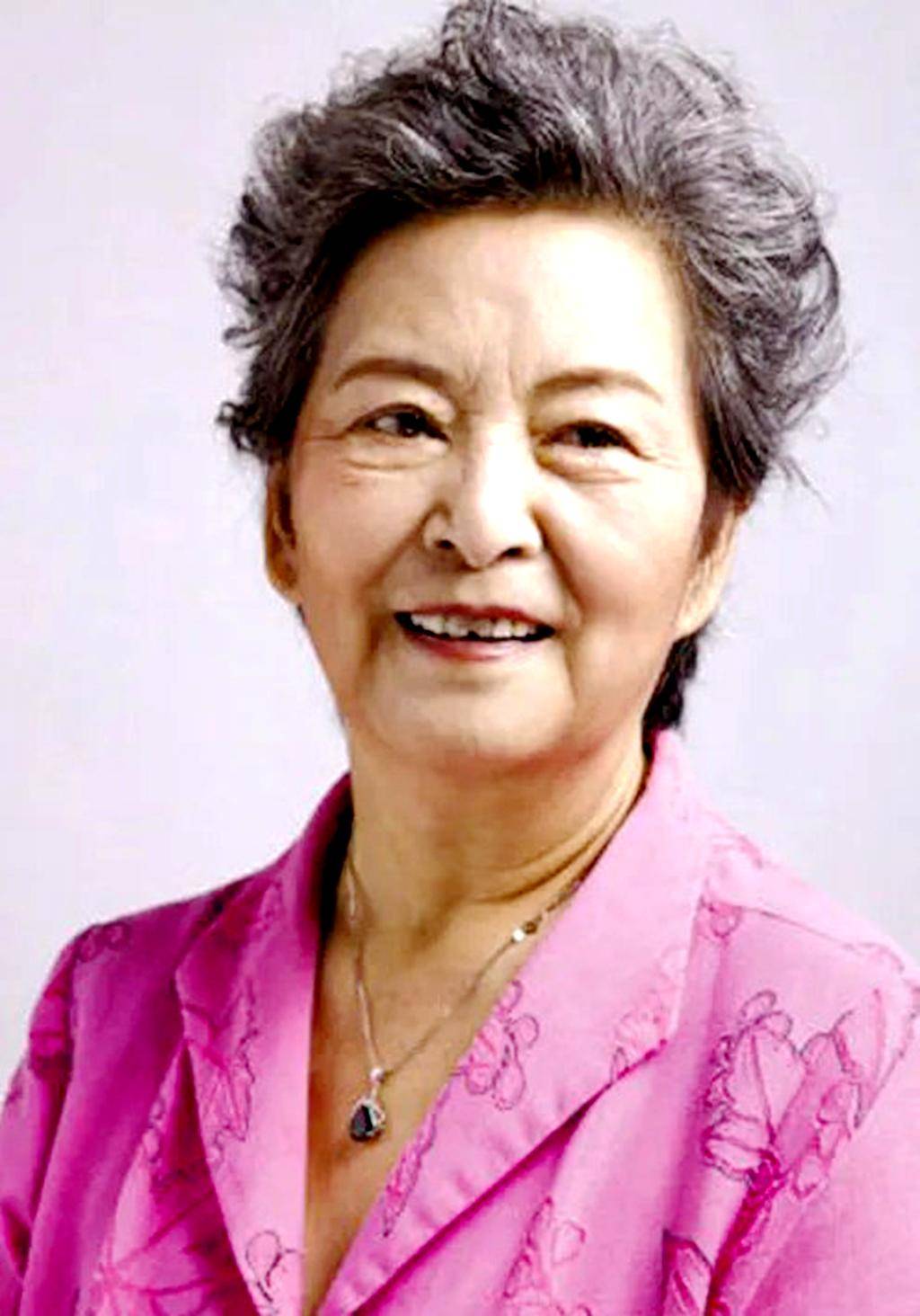 90岁!87版《红楼梦》王夫人饰演者周贤珍罕见露面,"宝玉"祝福