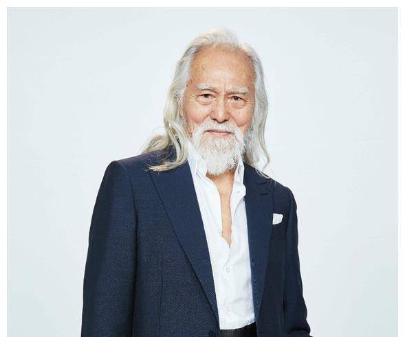 84岁王德顺迷恋健身,身上荷尔蒙爆表,连52岁女儿都年轻十足!