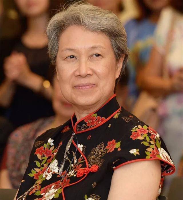 新加坡第一夫人,暗讽美国,挽救新加坡经济,曾打脸台湾_何晶_李光耀