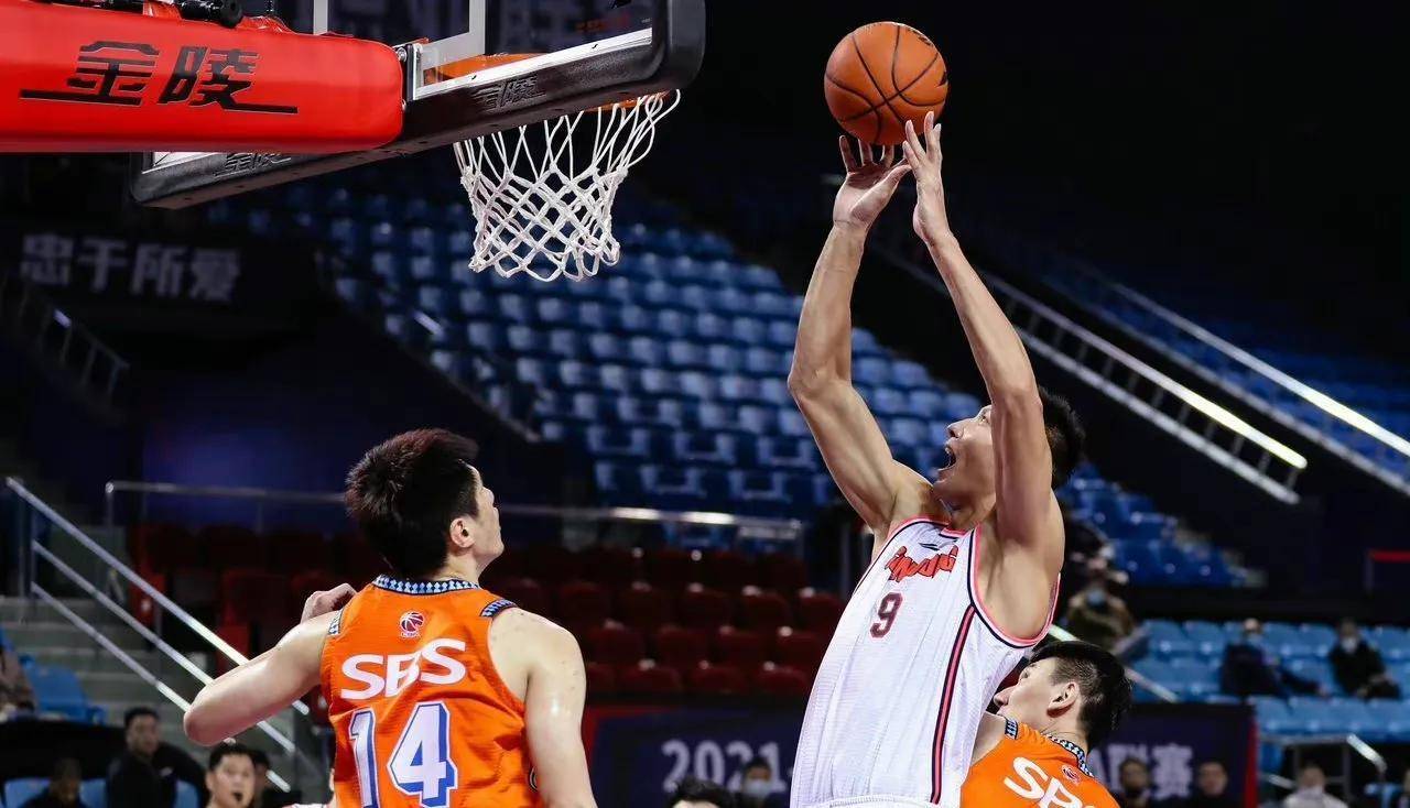 广东宏远12月26日20点迎战福建队冲击联赛第三,马尚挑战亚当斯_比赛