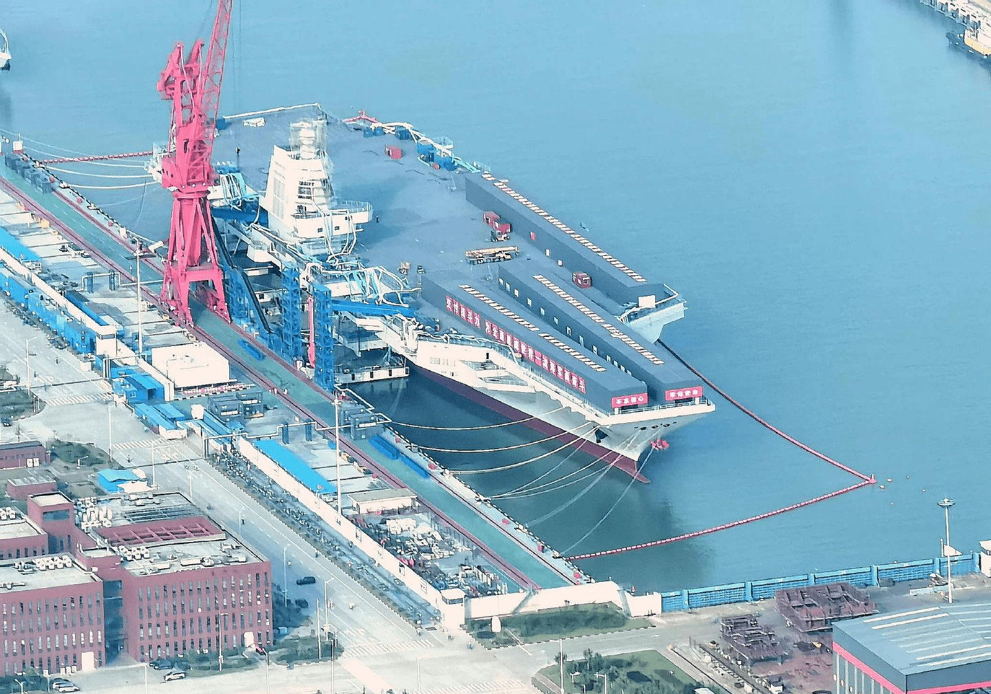福建舰近照曝光,四面大盾为何被拆下?_下水_雷达_航母