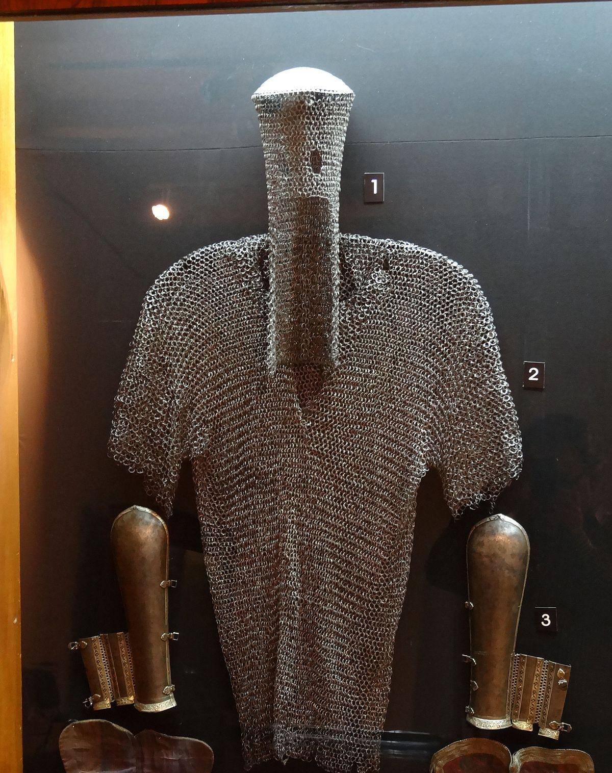 现代警用装备中的古代冷兵器,德国警察装备锁子甲_马甲_差不多_警棍