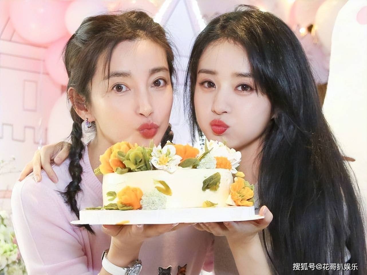 和颂传媒晒旗下艺人,赵丽颖张小斐不在海报中,两人疑似已经出走_花哥