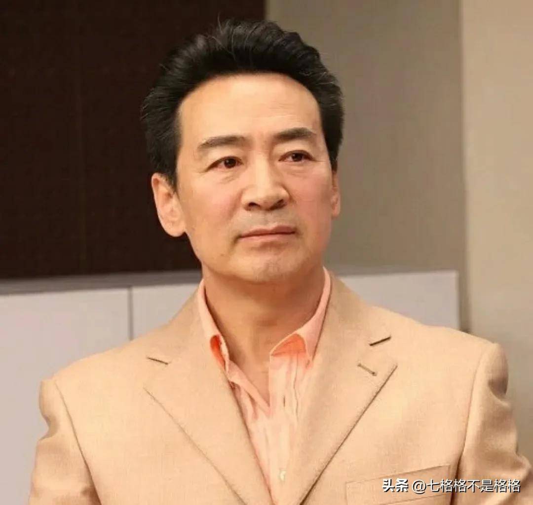 说到"爸爸专业户",我们不妨来回顾一下,寇振海所饰演的"爸爸"都有哪些