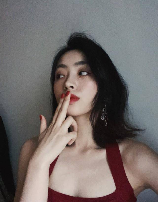 霍尊退圈后现状被曝:新女友不弃,甜蜜搂抱照公开,陈露求和解遭拒_王萌