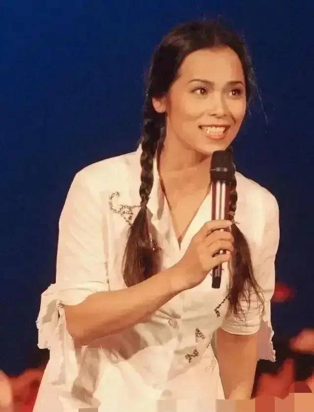 和父亲14年没联系,连生三子,却差点遭遇洋老公毒手_韦唯_笛声_感情