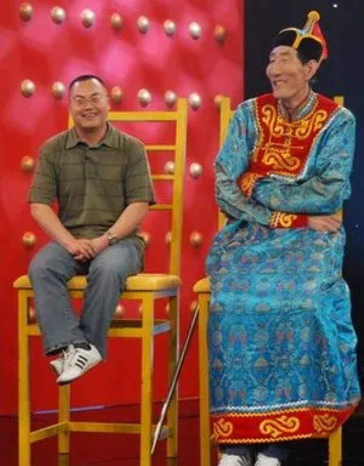 中国第一巨人鲍喜顺:57岁不听医生忠告执意生子,儿子现在多高?