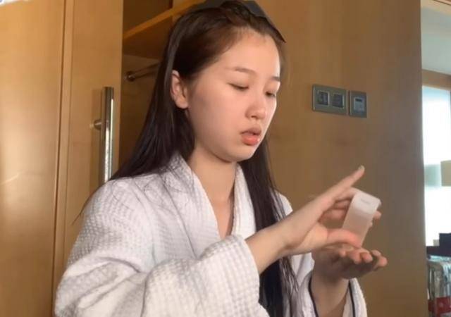 有种"意外"叫虞书欣,公开展示卸妆过程,最后素颜状态太真实