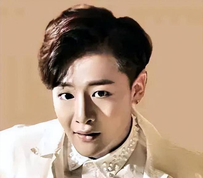 球球的前男友叫姜达赫,是球球留学时的同学,姜达赫