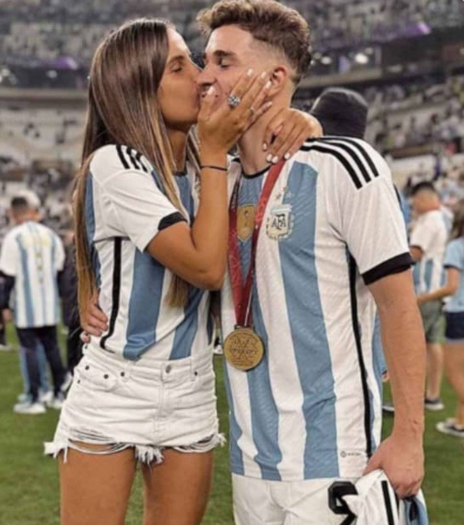 太平洋警察!阿根廷球迷请愿阿尔瓦雷斯更换女友,2万球迷签名支持