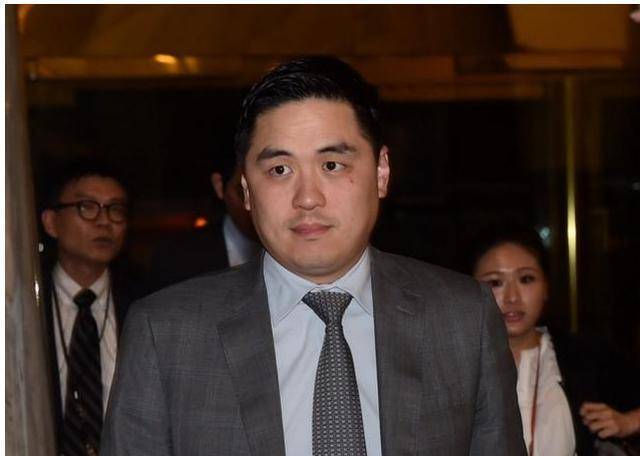 08年时,王泉仁与主理人李晶晶成婚,两人举行了昌大的婚礼,入席婚礼的