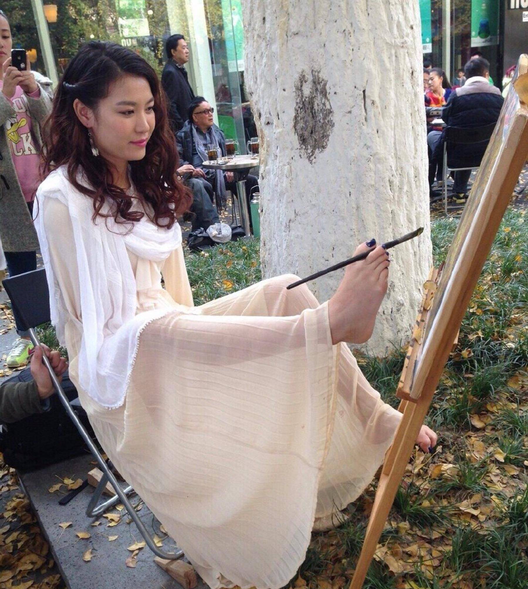 非诚勿扰无臂女孩:台上与小伙牵手成功台下却被甩,如今怎样了?