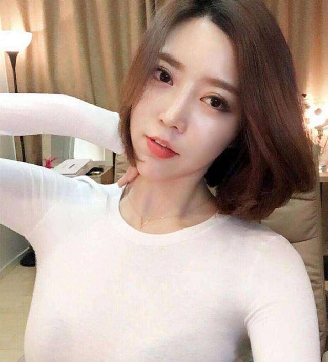 而有一对韩国明星夫妻就更夸张了,两人相差了17岁,这对夫妻就是米娜和